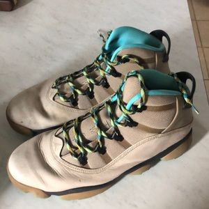 2 pair of Nike shoes